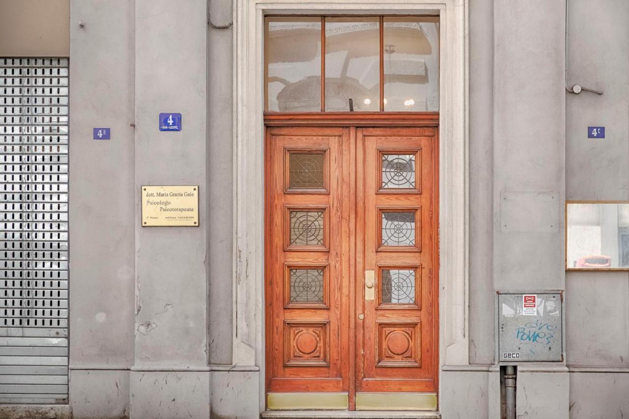 Mihaela Apartment - Charme Near The Station トリエステ エクステリア 写真